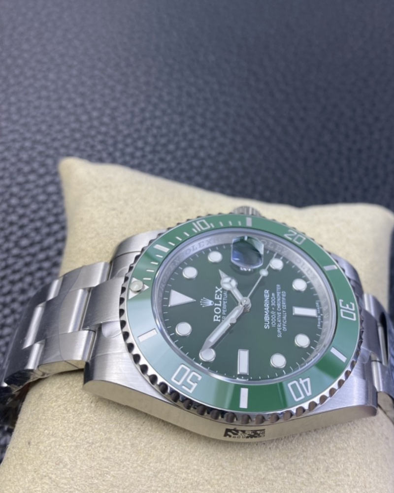 Rolex Submariner 116610LV-0002 de fábrica CLEAN, mostrador verde, tamanho 40 mm