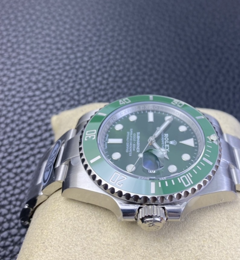 Rolex Submariner 116610LV-0002 de fábrica CLEAN, mostrador verde, tamanho 40 mm