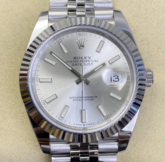 Fábrica Clean - Rolex Datejust M126334-0004 Mostrador Prata Tamanho 41mm